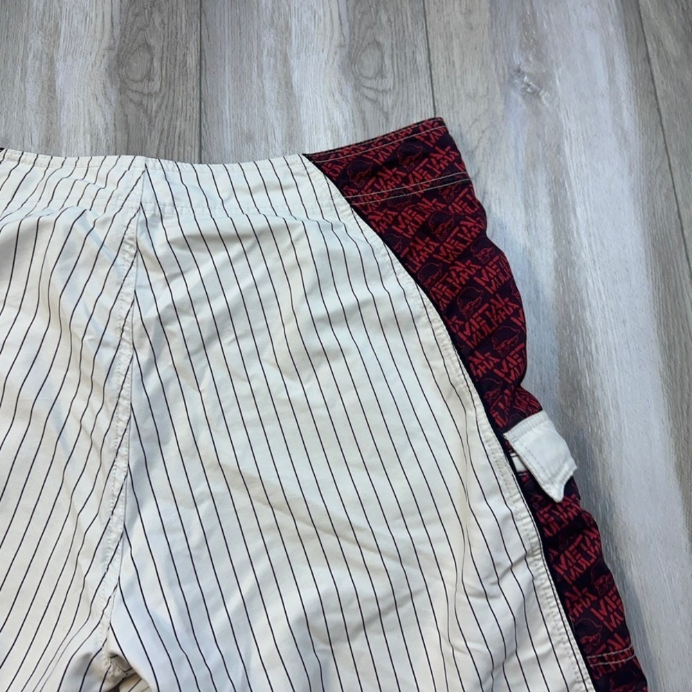 Metal Mulisha Board Shorts Mens 36 White Red Skull Helmet Striped Swim Trunks - Picture 8 of 9